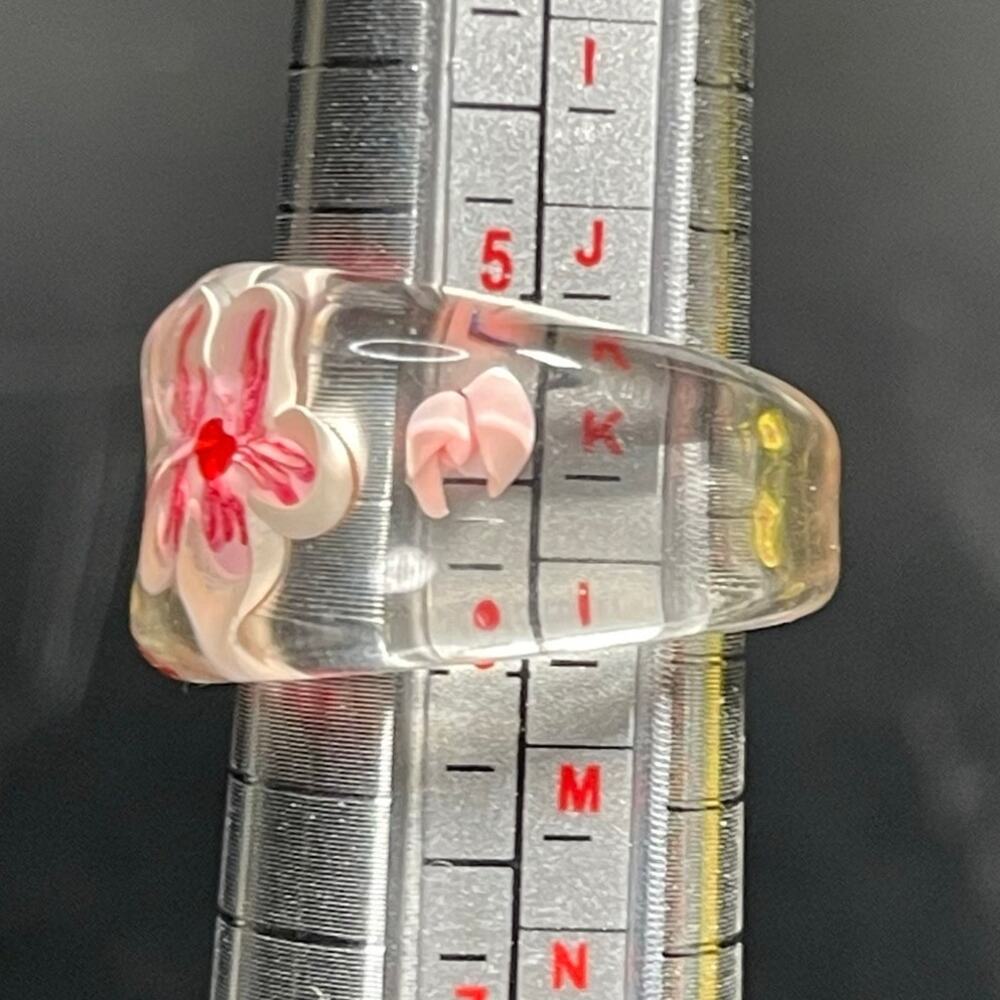 VTG Reverse Carved Lucite Band Ring Pink Flower Statement Mid Century 6 - Picture 7 of 7